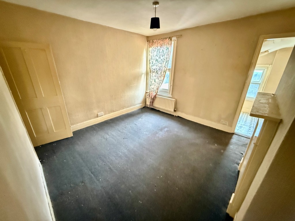 Lot: 148 - MID-TERRACE HOUSE FOR REFURBISHMENT - Bedroom two to rear